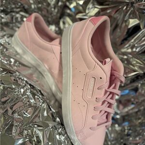 Adidas Sleek W – Women’s Size 9